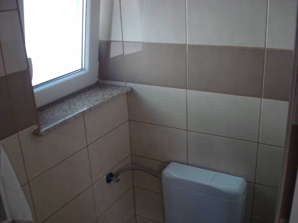 Badezimmer und Toilette