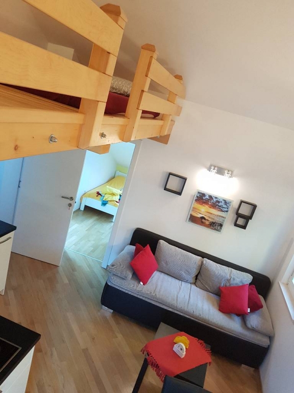 In der Wohnung  Sunset vorhanden sind ein Wohnzimmer mit einer Galerie, zwei Schlafzimmer, ein Badezimmer (komplett ausgestattet), eine separ