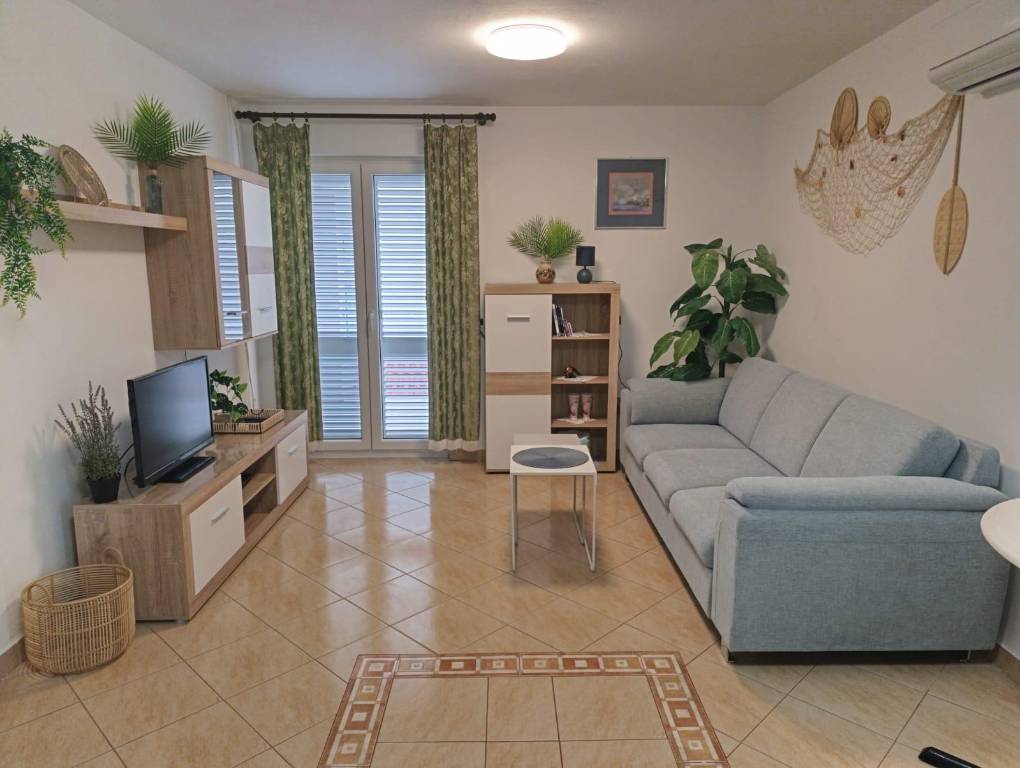 Appartement en location Apartman 200 m. more, velika terasa, prvi kat, veliki boravak, mirna ulica., Vodice, Vodice Norddalmatien Kroatie