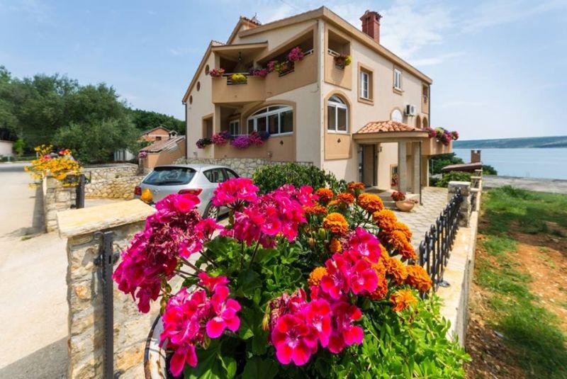 Apartmán Drei wunderschöne 1-Zimmer-Ferienwohnungen in Posedarje. Der Strand liegt Ihnen direkt vor den Füßen, Posedarje, Norddalmatien Zadar Chorvatsko