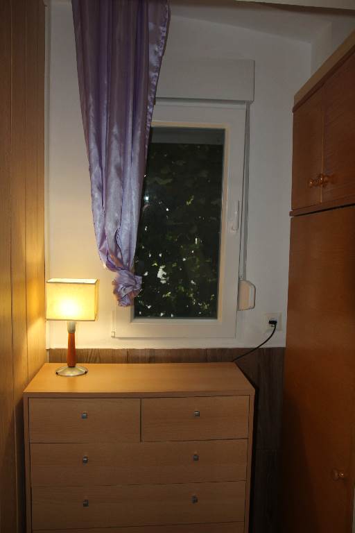 Schlafzimmer mit Fenster