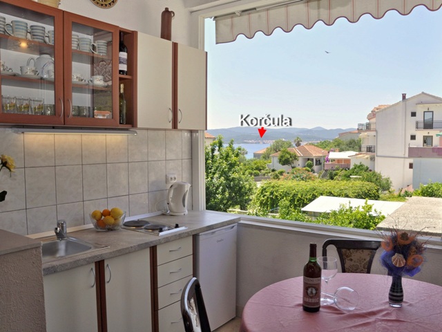 APARTMAN  -POGLED IZ APARTMANA NA kORČULU