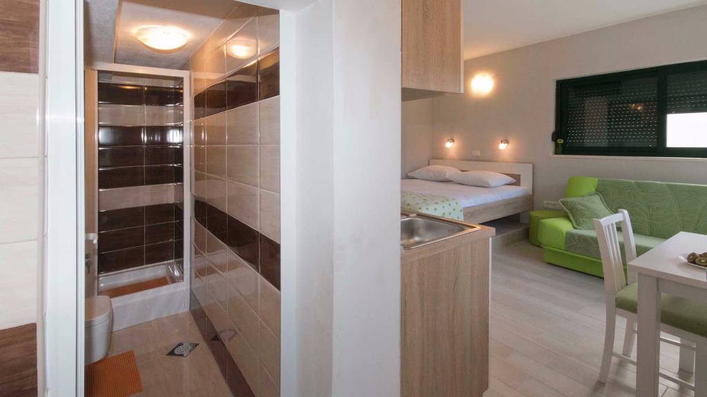 Wohnzimmer / Badezimmer