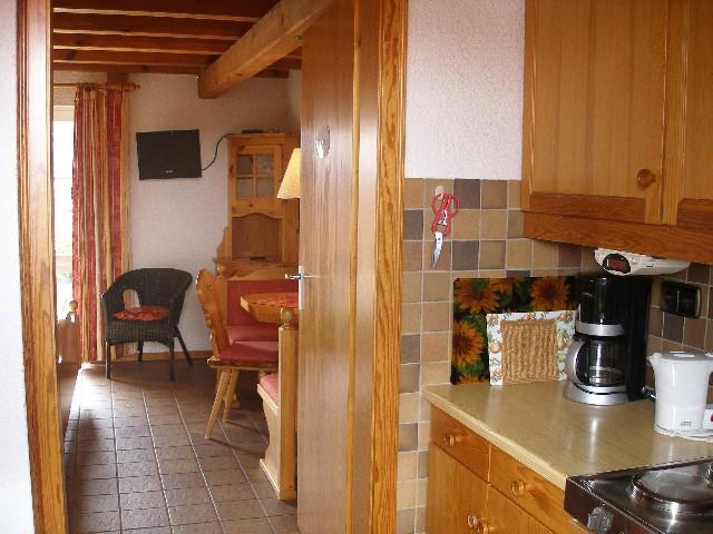 Blick von der Küche in den Wohn/Schlafraum