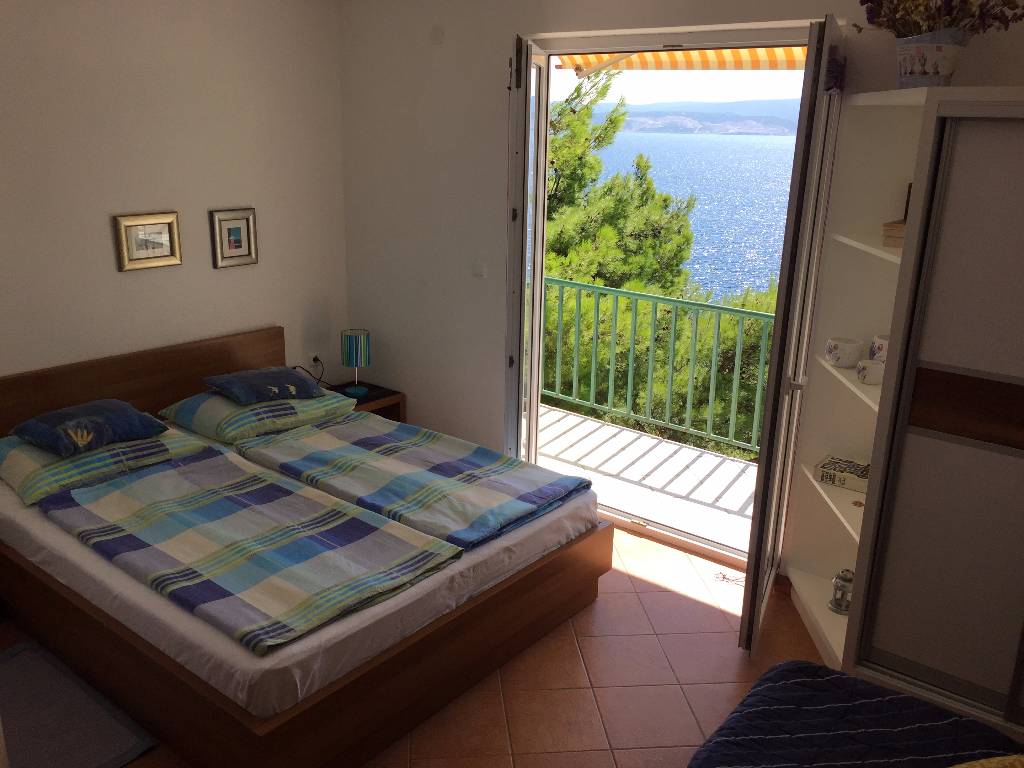 Das Zimmer fuer 2 Personen mit  mini-Kuche, Bad und Balkon mit wunderbar Blick am Meer