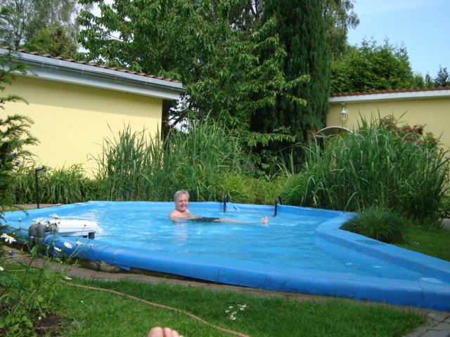 Pool  an beiden Ferienäuser Pension