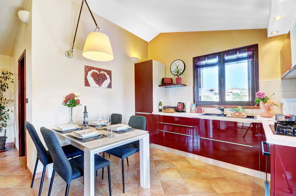 Küche mit Essbereich im 1. Stock