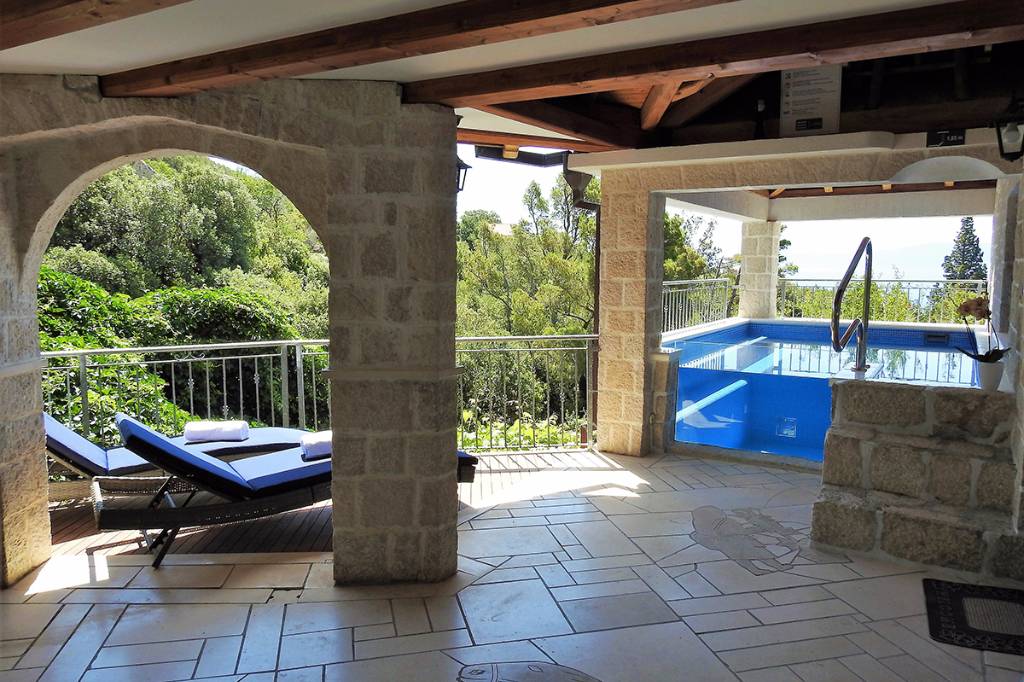 Villa Strnj mit beheizbarem Pool mit überdachte Terrasse von ca. 50 m².