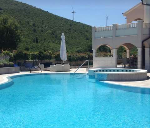 vila Luxeriose Villa Nada ruhiges Paradies mit Pool, Tennisplatz und Kegelbahn, Seget Gornji, Mitteldalmatien Trogir Chorvatsko