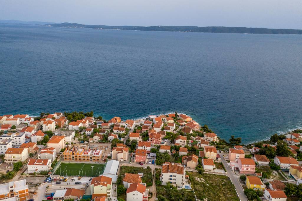 Die Villa liegt 100 m vom Meer entfernt mit einer wunderschönen Landschaft