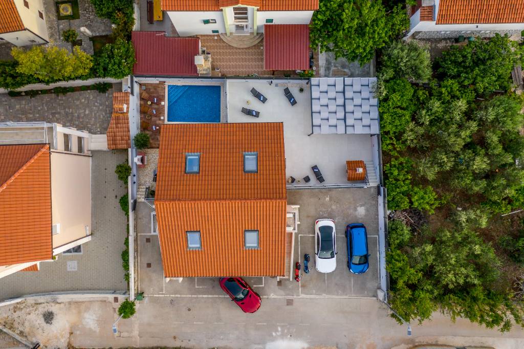 Grundriss der Villa mit kostenlosen Parkplätzen