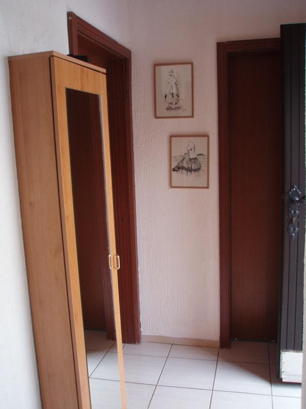 Flur mit Tuer zum Bad und Schlafzimmer