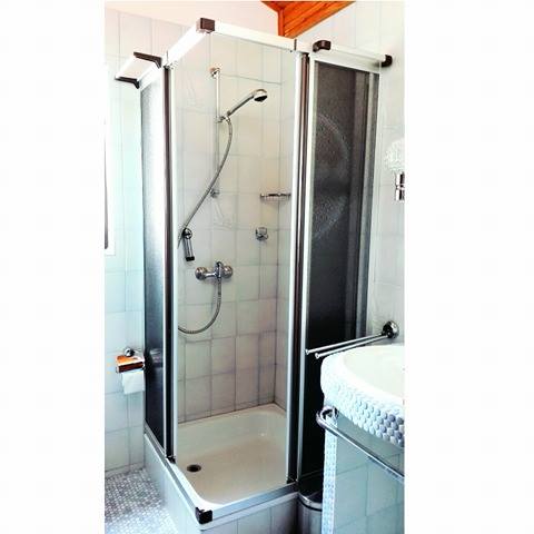 Badezimmer mit Dusche