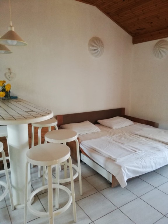 Linkes Schlafsofa das  schnell zum Schlafparadis wird