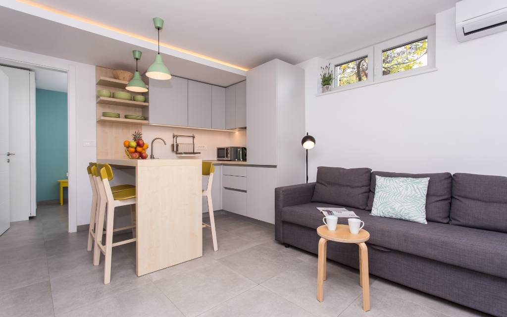 Wohnzimmer und Küche - Ferienwohnung Karla (A4+2)