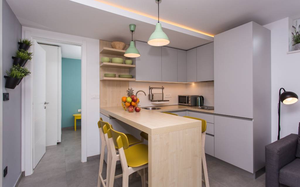 Wohnzimmer und Küche - Ferienwohnung Karla (A4+2)