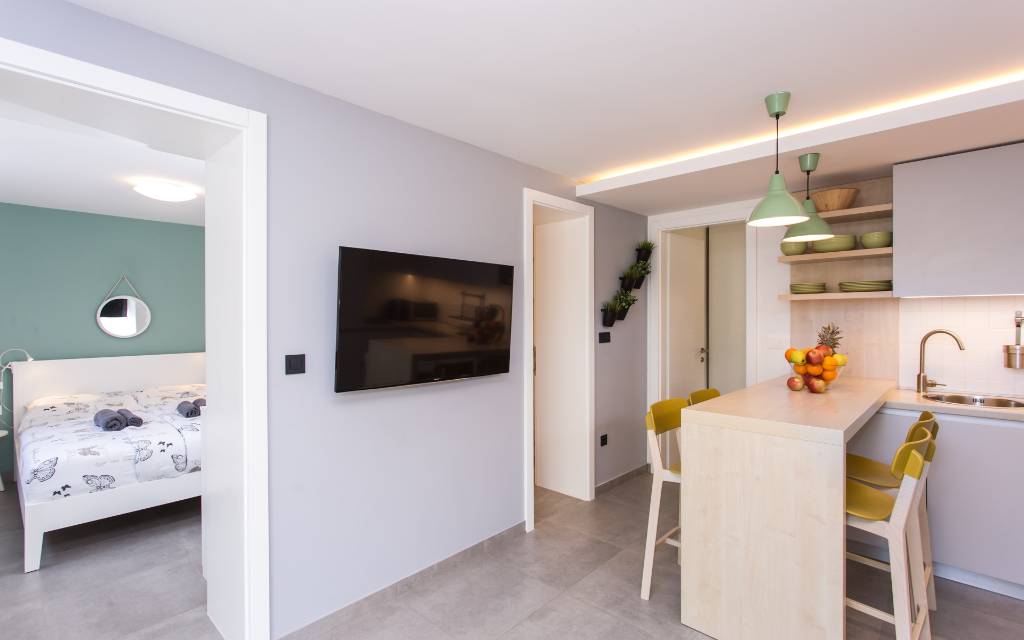 Wohnzimmer und Küche - Ferienwohnung Karla (A4+2)